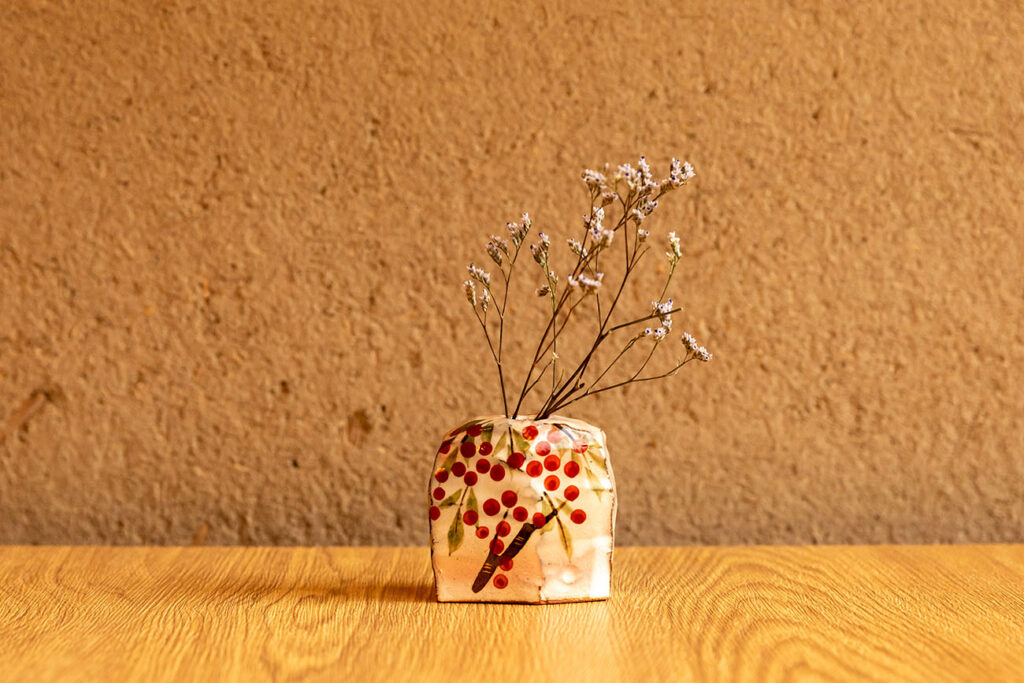 Single Flower Vase Nandina_5