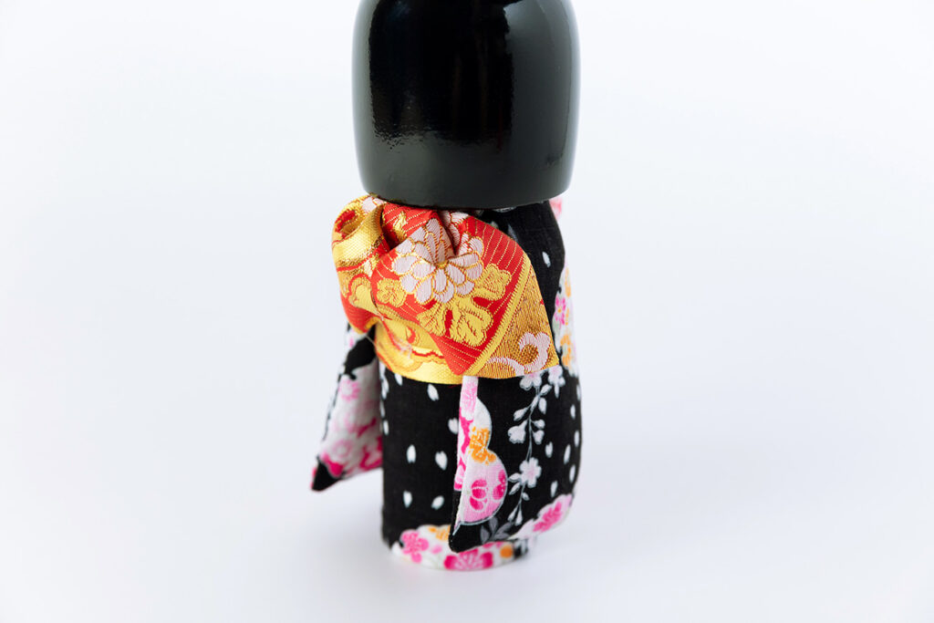 Kokeshi Kyobijin Black_3