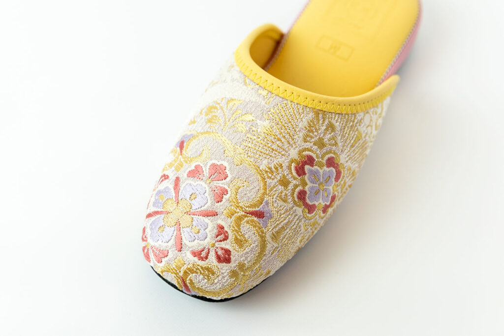 Nishijin Textile Slippers Yellow ①_2