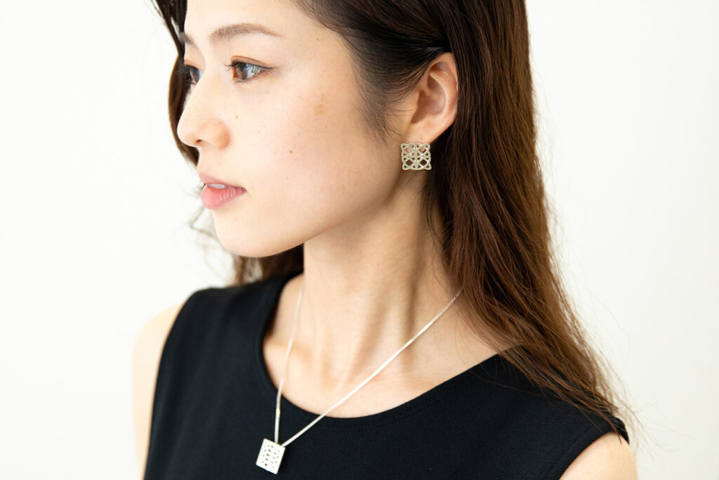 CHIKUEIDO Jewelry 
Earrings Fayage S_3